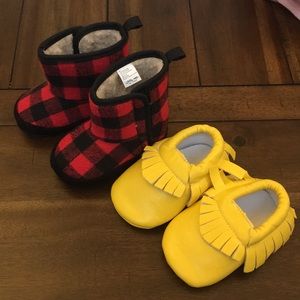 Infant set of shoes